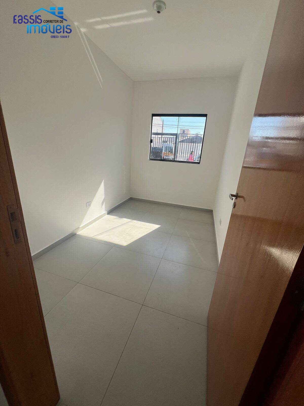 Casa à venda com 3 quartos, 75m² - Foto 2