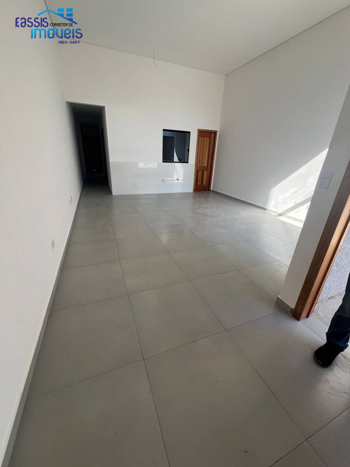 Casa à venda com 3 quartos, 75m² - Foto 4