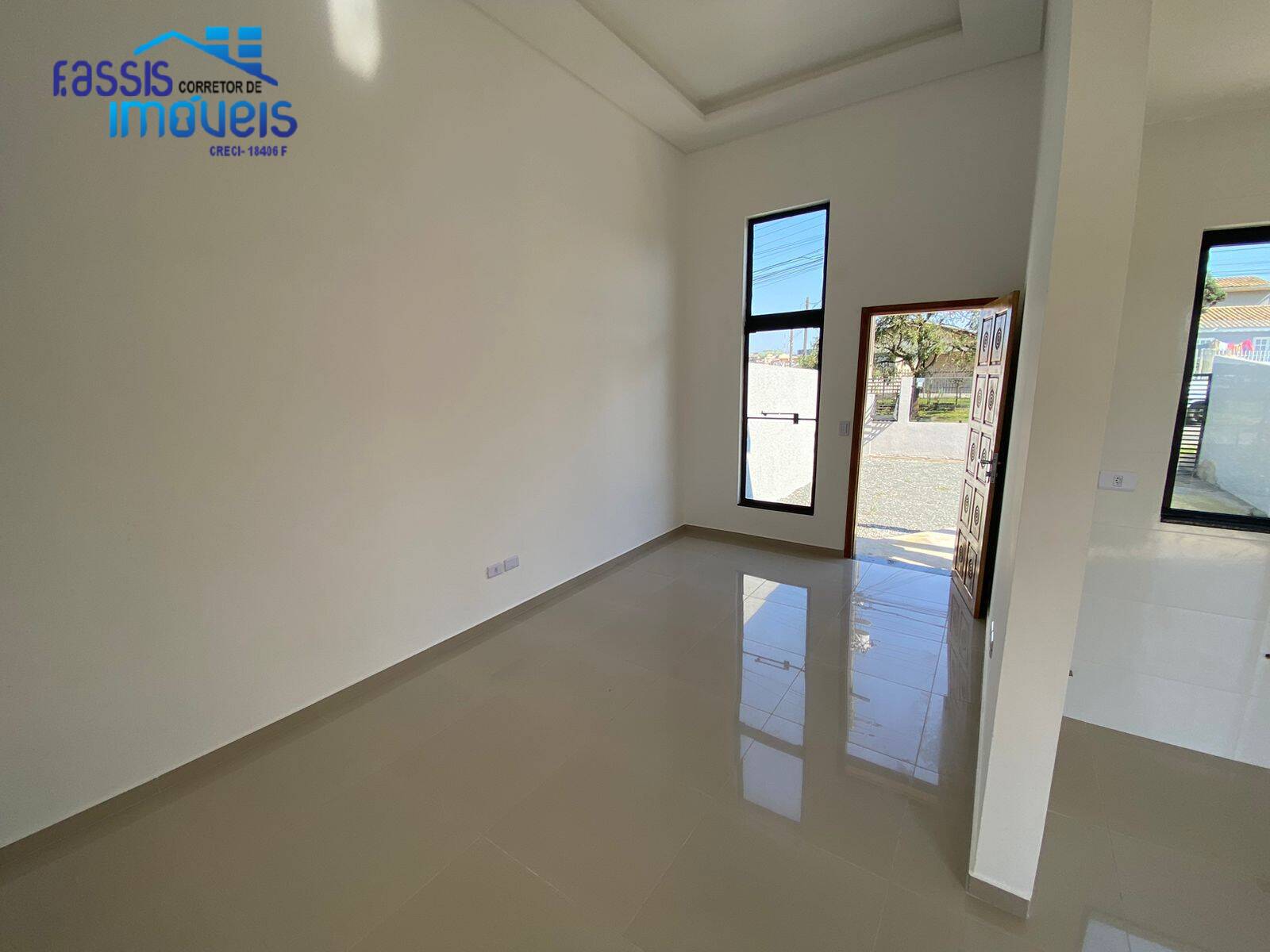 Casa à venda com 3 quartos, 60m² - Foto 2