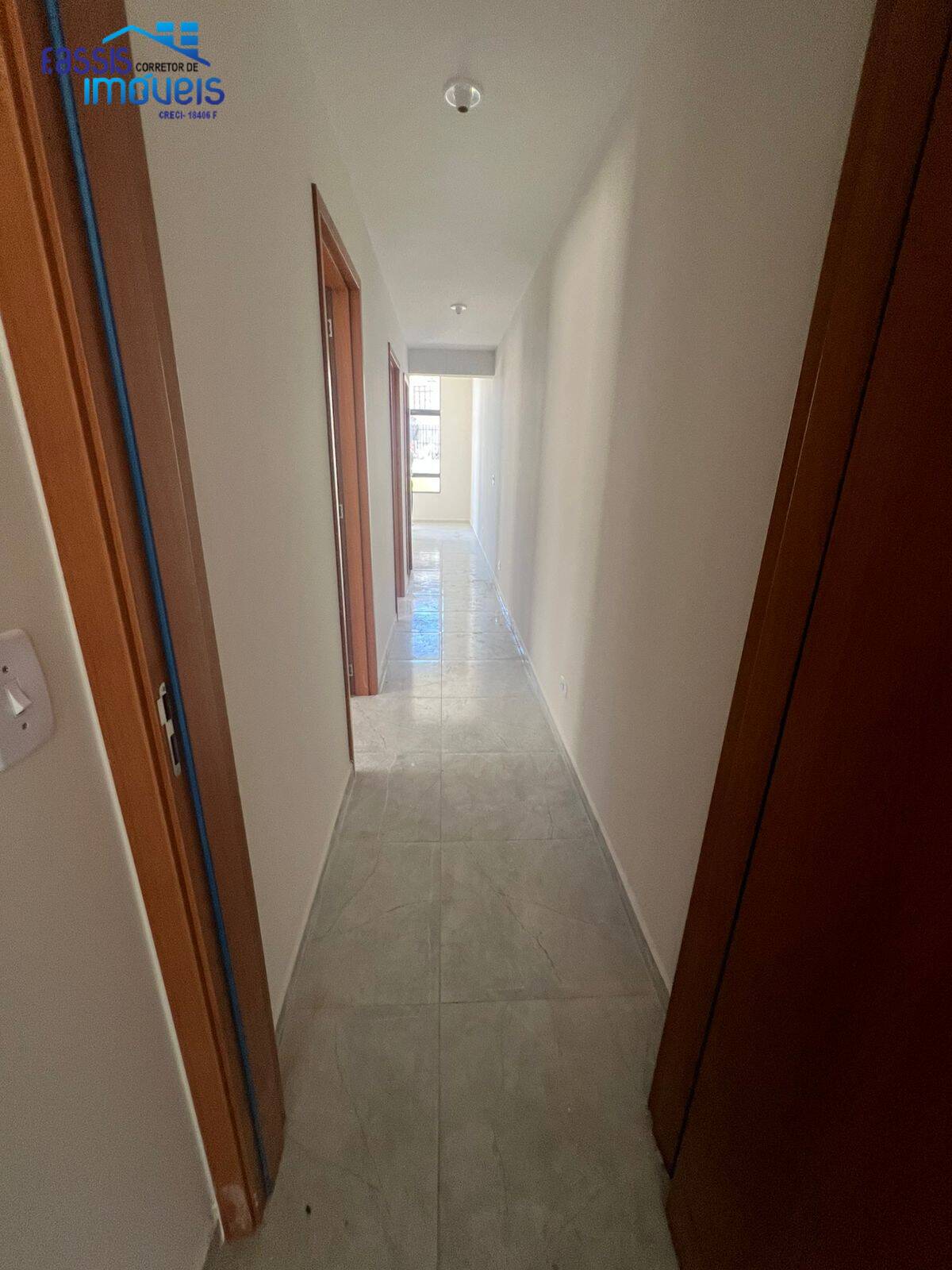 Casa à venda com 3 quartos, 60m² - Foto 5