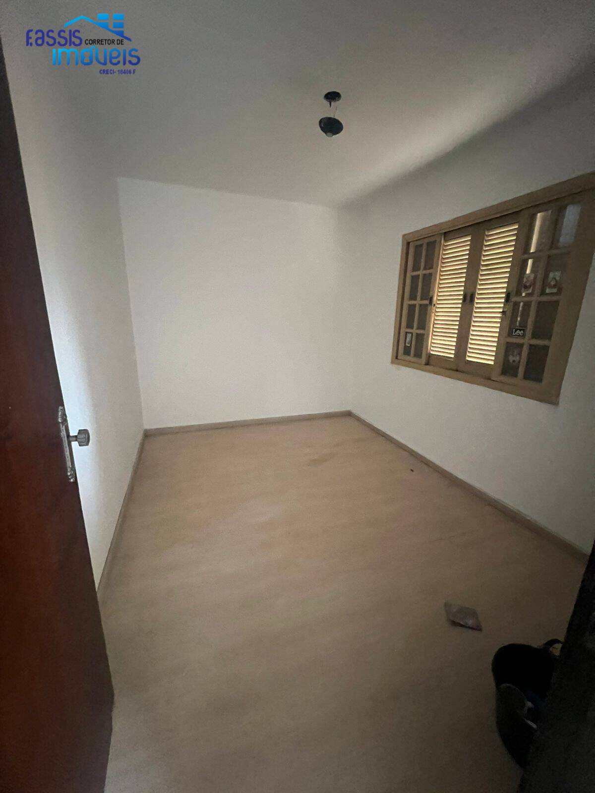 Casa à venda com 3 quartos, 130m² - Foto 3