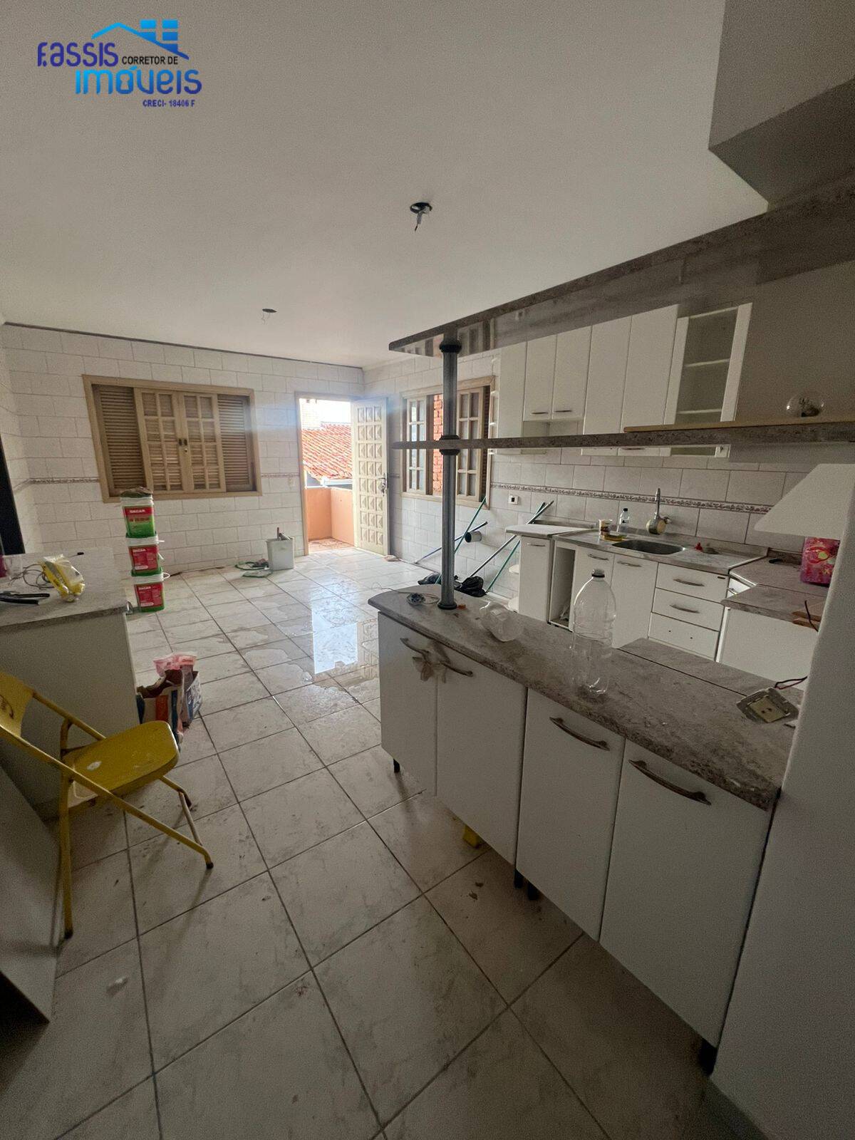 Casa à venda com 3 quartos, 130m² - Foto 1