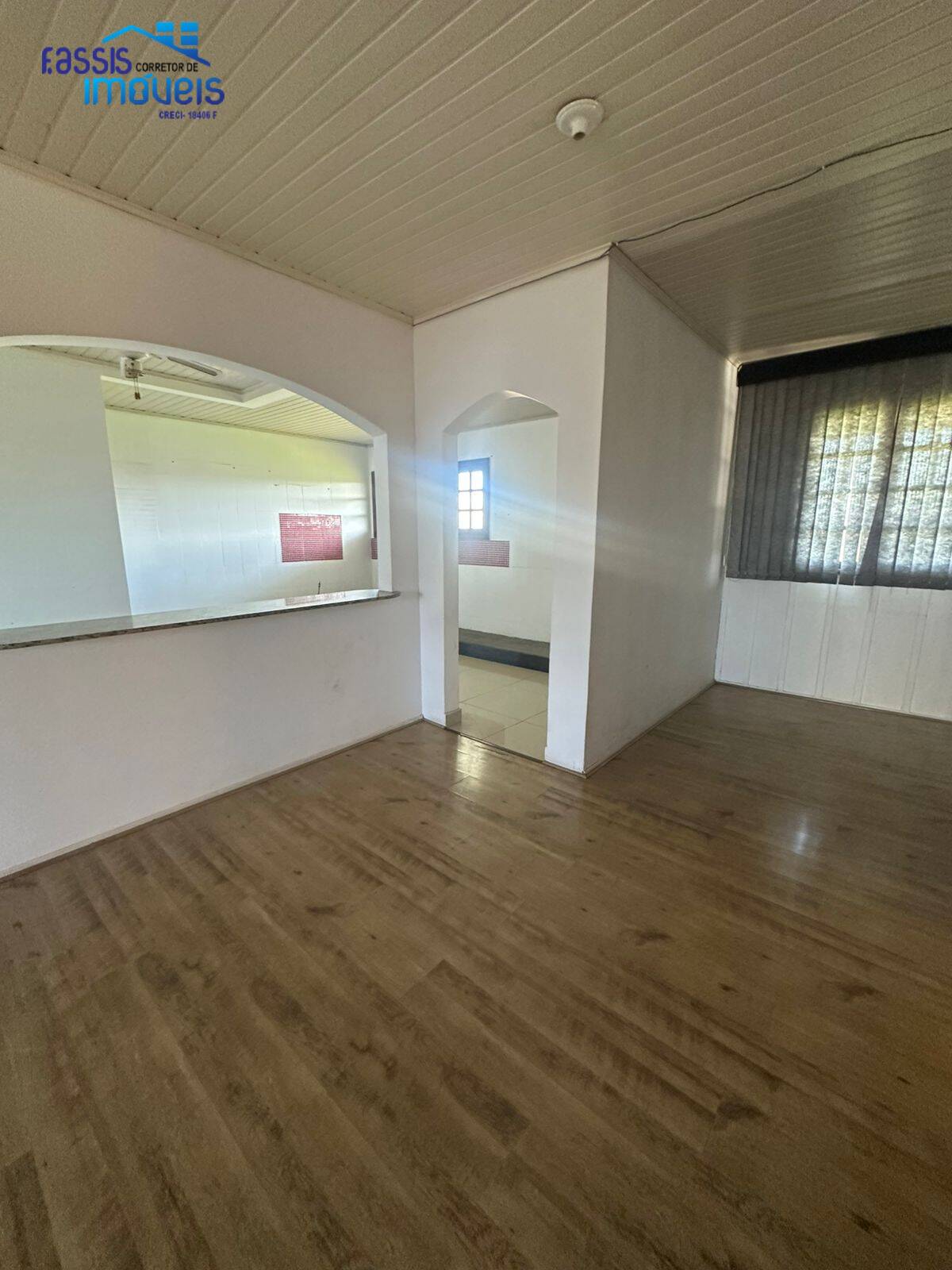 Casa para alugar com 4 quartos, 350m² - Foto 5