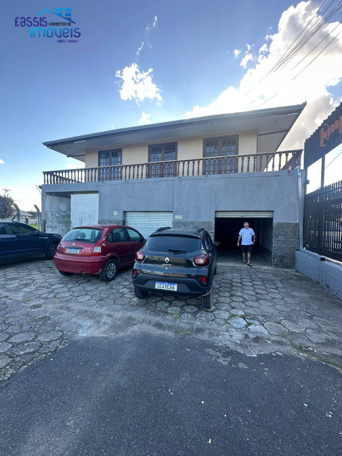 Casa para alugar com 4 quartos, 350m² - Foto 1