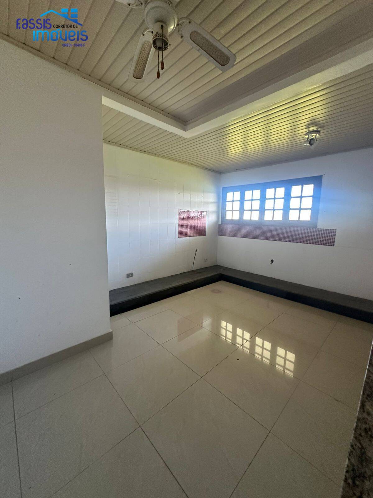 Casa para alugar com 4 quartos, 350m² - Foto 15